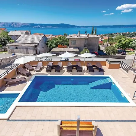 Apartment Three-bedroom Holiday In