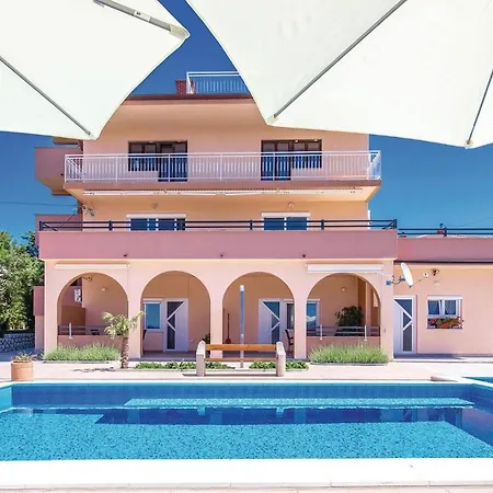Three-bedroom Holiday In