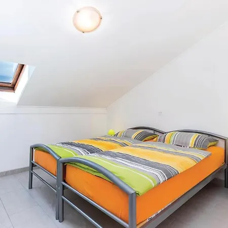 Apartment Three-bedroom Holiday In