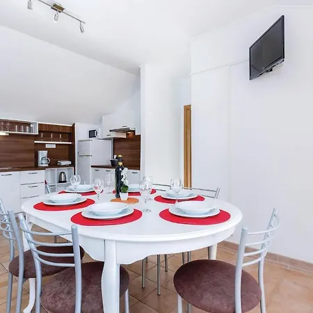Three-bedroom Holiday In Apartment
