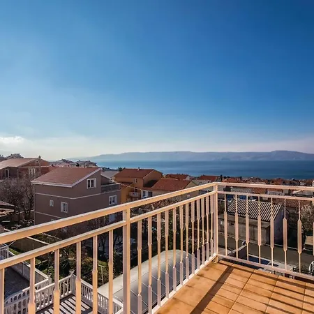 Three-bedroom Holiday In Apartment Novi Vinodolski