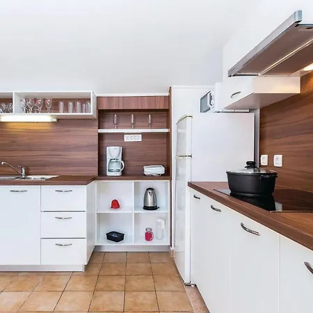 Apartment Three-bedroom Holiday In Novi Vinodolski
