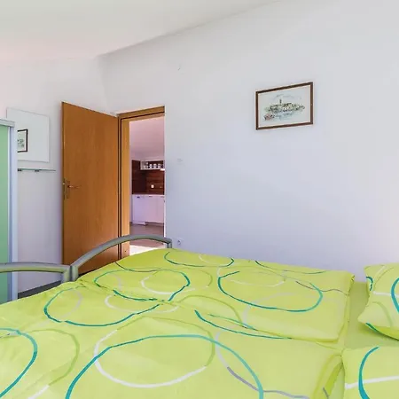 Apartment Three-bedroom Holiday In